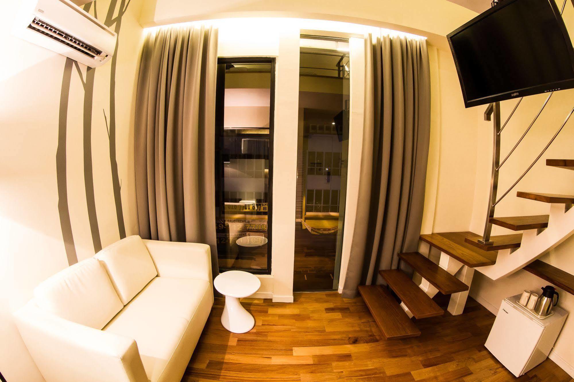 Mood Hotel Джохор-Бару Экстерьер фото